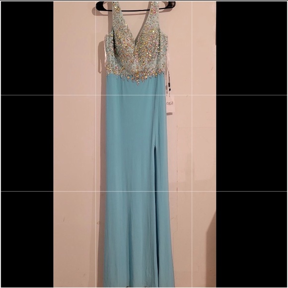Prom dress - Picture 2 of 4